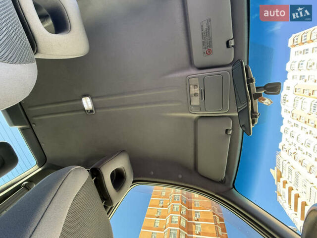 Сірий Тойота РАВ 4, об'ємом двигуна 2 л та пробігом 239 тис. км за 7300 $, фото 26 на Automoto.ua