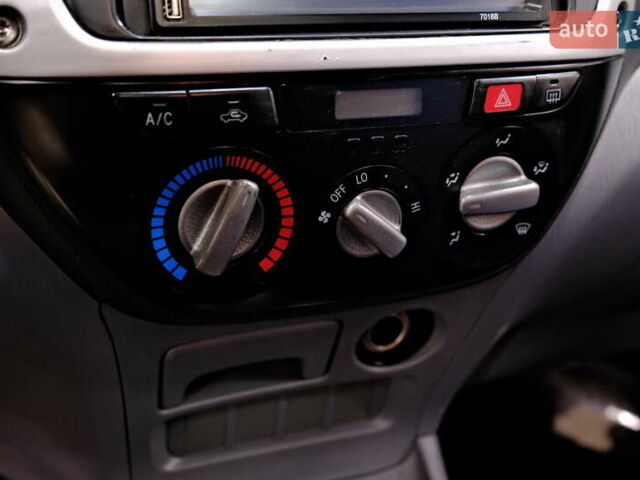 Серый Тойота РАВ 4, объемом двигателя 2 л и пробегом 275 тыс. км за 6900 $, фото 18 на Automoto.ua