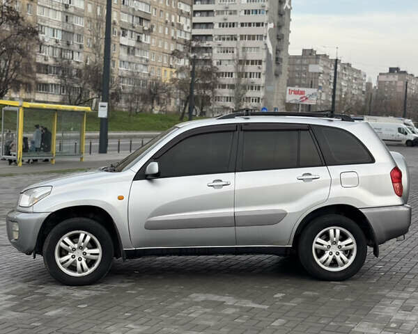 Серый Тойота РАВ 4, объемом двигателя 2 л и пробегом 242 тыс. км за 5499 $, фото 1 на Automoto.ua