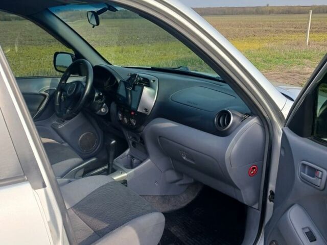 Сірий Тойота РАВ 4, об'ємом двигуна 2 л та пробігом 70 тис. км за 4800 $, фото 3 на Automoto.ua
