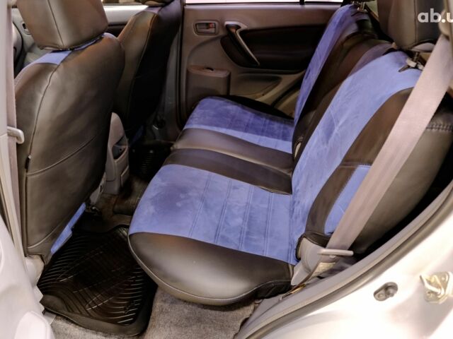 Серый Тойота РАВ 4, объемом двигателя 2 л и пробегом 275 тыс. км за 6900 $, фото 7 на Automoto.ua