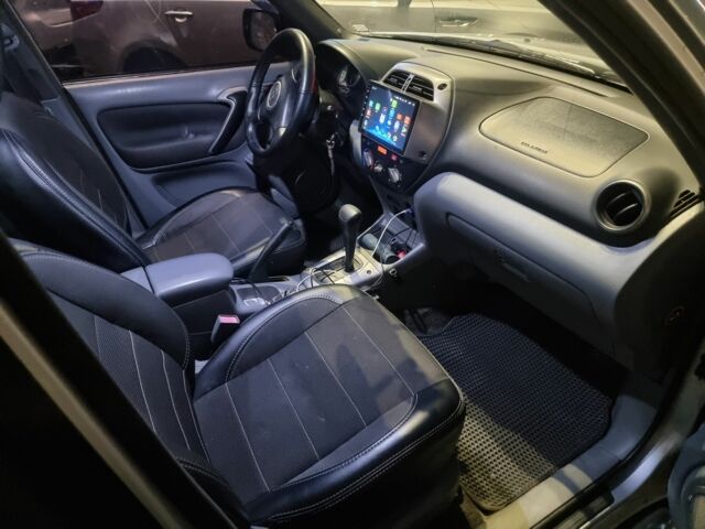 Серый Тойота РАВ 4, объемом двигателя 2 л и пробегом 338 тыс. км за 5700 $, фото 7 на Automoto.ua