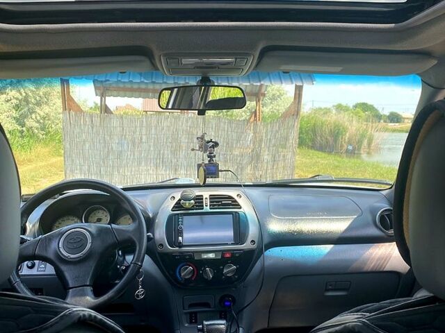 Сірий Тойота РАВ 4, об'ємом двигуна 2 л та пробігом 225 тис. км за 7200 $, фото 3 на Automoto.ua