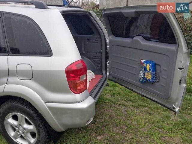 Серый Тойота РАВ 4, объемом двигателя 2 л и пробегом 250 тыс. км за 6700 $, фото 6 на Automoto.ua