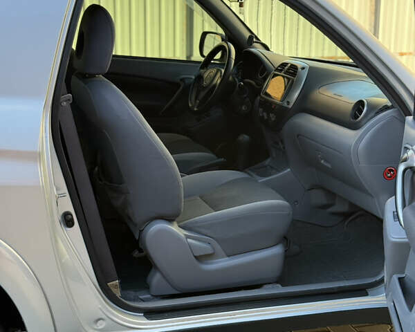 Сірий Тойота РАВ 4, об'ємом двигуна 2 л та пробігом 239 тис. км за 7300 $, фото 22 на Automoto.ua