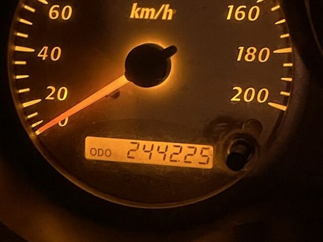 Серый Тойота РАВ 4, объемом двигателя 2 л и пробегом 244 тыс. км за 3650 $, фото 8 на Automoto.ua