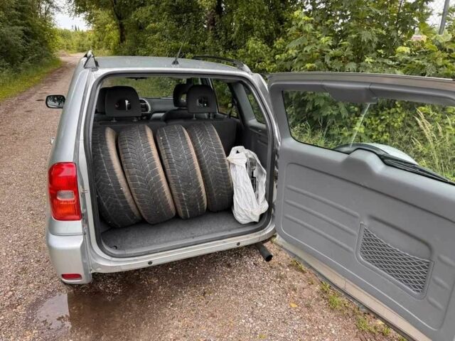 Серый Тойота РАВ 4, объемом двигателя 2 л и пробегом 147 тыс. км за 1700 $, фото 7 на Automoto.ua