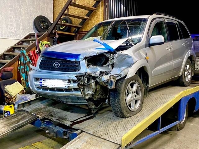 Сірий Тойота РАВ 4, об'ємом двигуна 2 л та пробігом 300 тис. км за 4300 $, фото 5 на Automoto.ua