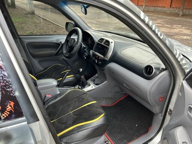 Серый Тойота РАВ 4, объемом двигателя 2 л и пробегом 288 тыс. км за 3400 $, фото 8 на Automoto.ua