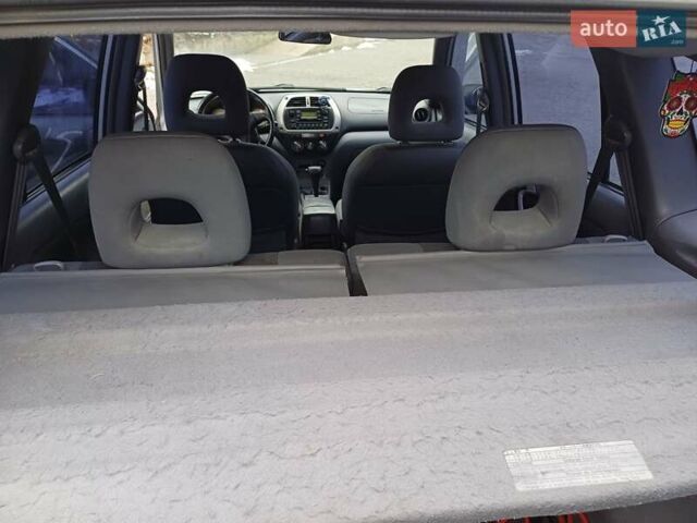 Серый Тойота РАВ 4, объемом двигателя 2 л и пробегом 309 тыс. км за 5400 $, фото 10 на Automoto.ua