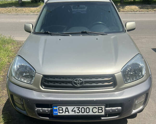 Серый Тойота РАВ 4, объемом двигателя 2 л и пробегом 207 тыс. км за 6900 $, фото 1 на Automoto.ua