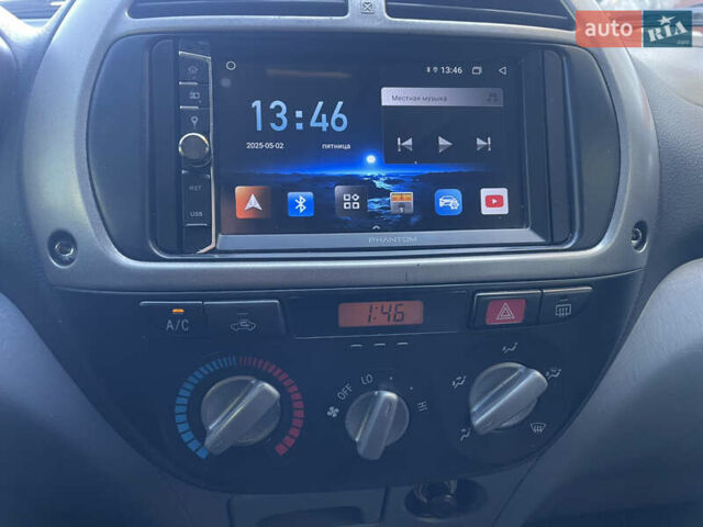 Серый Тойота РАВ 4, объемом двигателя 2 л и пробегом 266 тыс. км за 4999 $, фото 19 на Automoto.ua