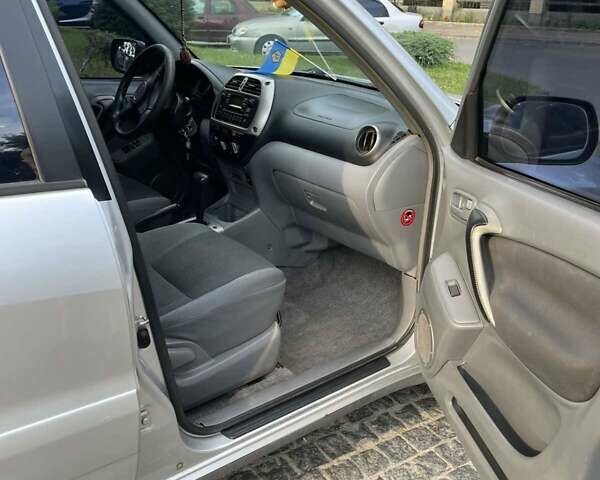 Сірий Тойота РАВ 4, об'ємом двигуна 2 л та пробігом 400 тис. км за 6400 $, фото 2 на Automoto.ua