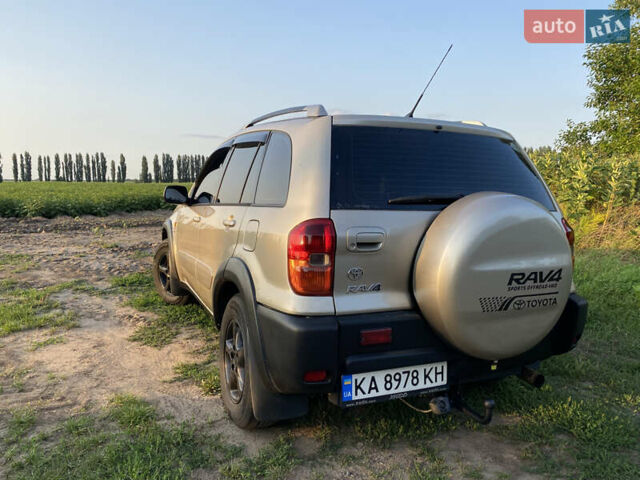 Серый Тойота РАВ 4, объемом двигателя 2 л и пробегом 345 тыс. км за 7800 $, фото 2 на Automoto.ua
