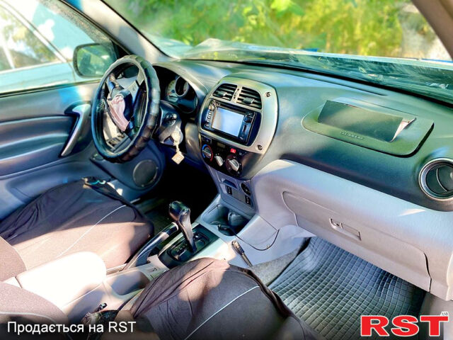 Серый Тойота РАВ 4, объемом двигателя 2 л и пробегом 300 тыс. км за 4500 $, фото 5 на Automoto.ua
