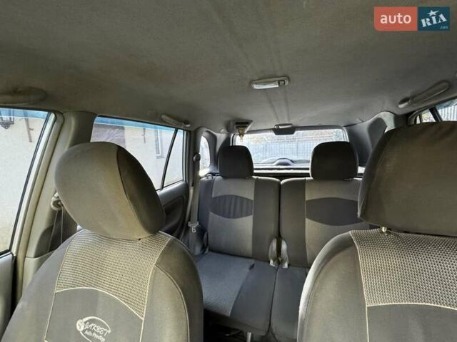 Серый Тойота РАВ 4, объемом двигателя 2 л и пробегом 285 тыс. км за 6500 $, фото 5 на Automoto.ua