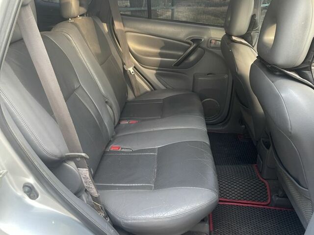 Сірий Тойота РАВ 4, об'ємом двигуна 2 л та пробігом 210 тис. км за 5850 $, фото 9 на Automoto.ua