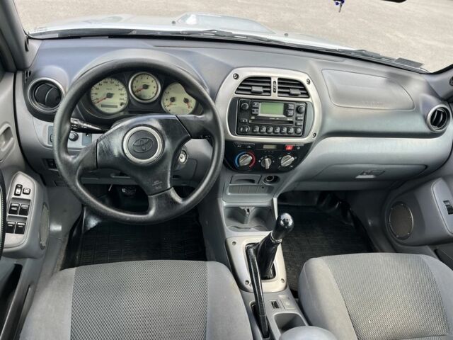 Серый Тойота РАВ 4, объемом двигателя 2 л и пробегом 290 тыс. км за 3827 $, фото 2 на Automoto.ua