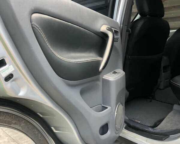 Серый Тойота РАВ 4, объемом двигателя 2 л и пробегом 510 тыс. км за 6800 $, фото 25 на Automoto.ua