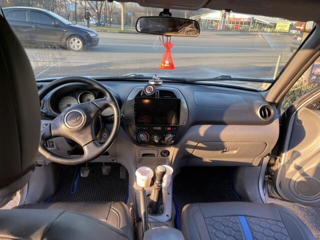 Серый Тойота РАВ 4, объемом двигателя 2 л и пробегом 244 тыс. км за 3650 $, фото 7 на Automoto.ua