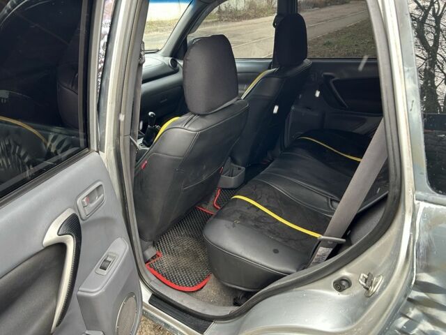 Серый Тойота РАВ 4, объемом двигателя 2 л и пробегом 288 тыс. км за 3400 $, фото 10 на Automoto.ua