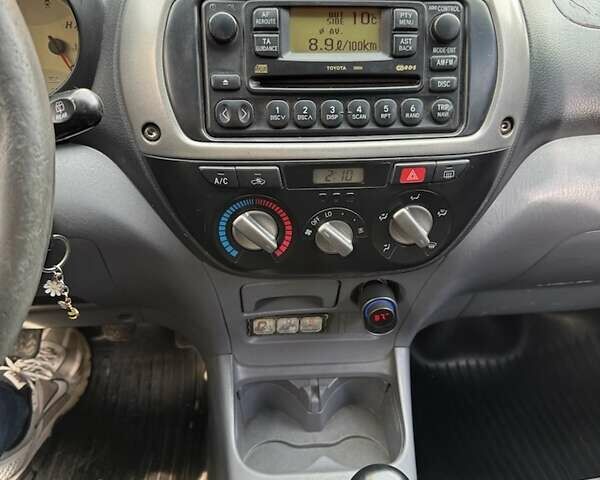 Серый Тойота РАВ 4, объемом двигателя 2 л и пробегом 285 тыс. км за 6500 $, фото 6 на Automoto.ua