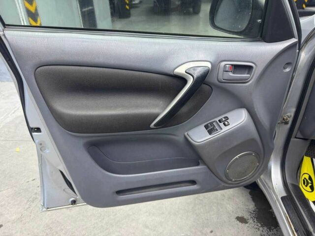 Серый Тойота РАВ 4, объемом двигателя 2 л и пробегом 468 тыс. км за 5999 $, фото 12 на Automoto.ua