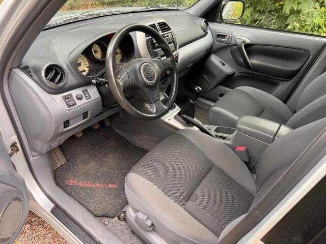 Серый Тойота РАВ 4, объемом двигателя 2 л и пробегом 147 тыс. км за 1700 $, фото 5 на Automoto.ua