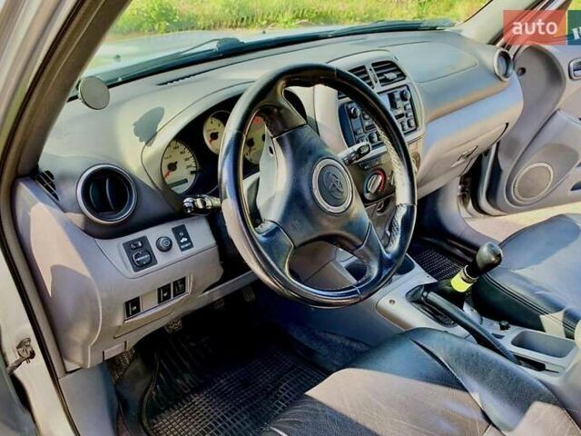 Серый Тойота РАВ 4, объемом двигателя 2 л и пробегом 397 тыс. км за 6800 $, фото 8 на Automoto.ua