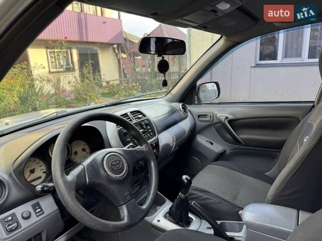 Серый Тойота РАВ 4, объемом двигателя 2 л и пробегом 285 тыс. км за 6500 $, фото 7 на Automoto.ua