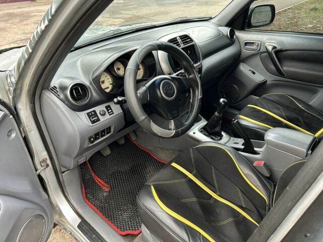 Серый Тойота РАВ 4, объемом двигателя 2 л и пробегом 288 тыс. км за 3400 $, фото 6 на Automoto.ua