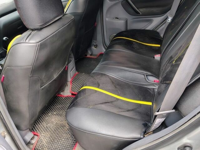 Серый Тойота РАВ 4, объемом двигателя 2 л и пробегом 290 тыс. км за 3050 $, фото 5 на Automoto.ua