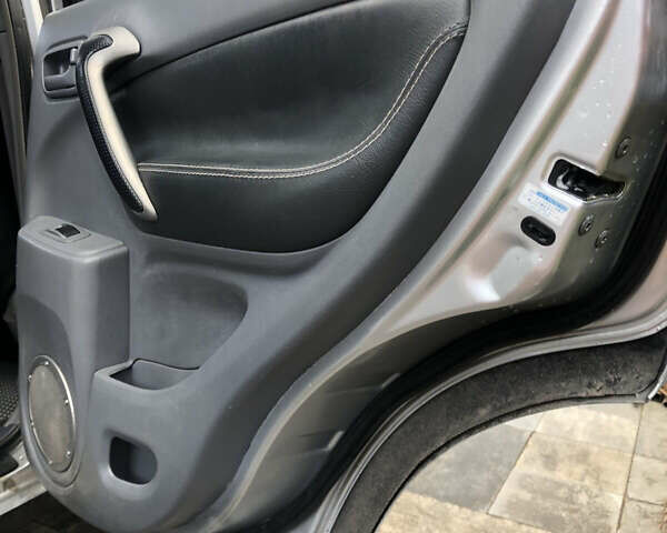 Серый Тойота РАВ 4, объемом двигателя 2 л и пробегом 510 тыс. км за 6800 $, фото 27 на Automoto.ua