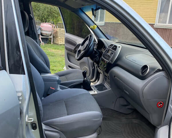 Сірий Тойота РАВ 4, об'ємом двигуна 2 л та пробігом 400 тис. км за 5700 $, фото 14 на Automoto.ua