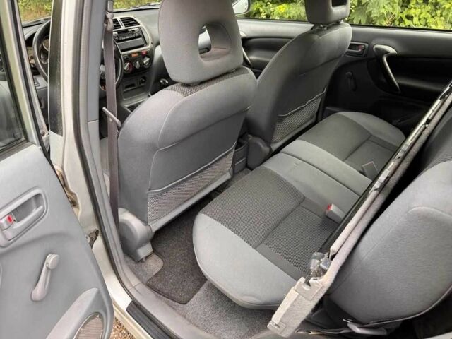 Серый Тойота РАВ 4, объемом двигателя 2 л и пробегом 147 тыс. км за 1700 $, фото 6 на Automoto.ua