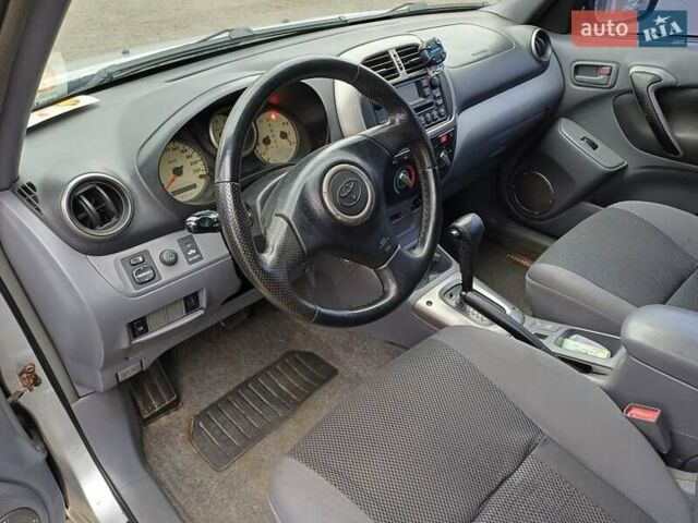 Серый Тойота РАВ 4, объемом двигателя 2 л и пробегом 309 тыс. км за 5400 $, фото 8 на Automoto.ua