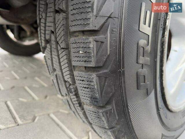 Серый Тойота РАВ 4, объемом двигателя 2 л и пробегом 180 тыс. км за 7000 $, фото 41 на Automoto.ua