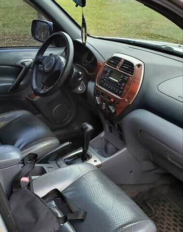 Серый Тойота РАВ 4, объемом двигателя 2 л и пробегом 325 тыс. км за 5999 $, фото 7 на Automoto.ua