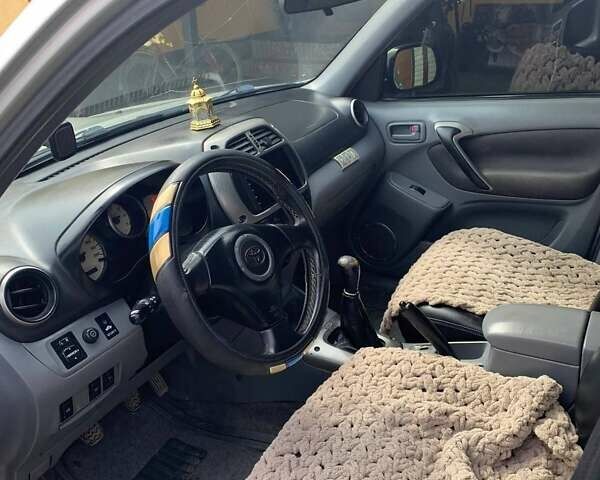 Серый Тойота РАВ 4, объемом двигателя 2 л и пробегом 384 тыс. км за 6905 $, фото 3 на Automoto.ua