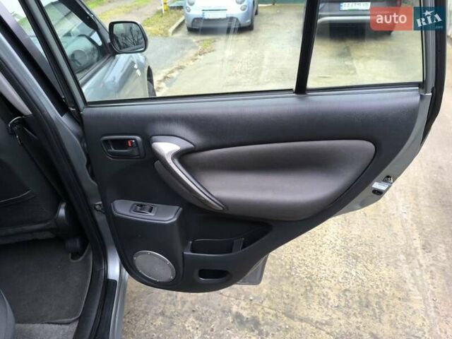 Серый Тойота РАВ 4, объемом двигателя 2 л и пробегом 130 тыс. км за 6800 $, фото 23 на Automoto.ua