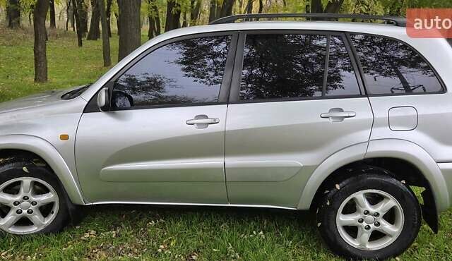 Сірий Тойота РАВ 4, об'ємом двигуна 2 л та пробігом 340 тис. км за 5555 $, фото 3 на Automoto.ua