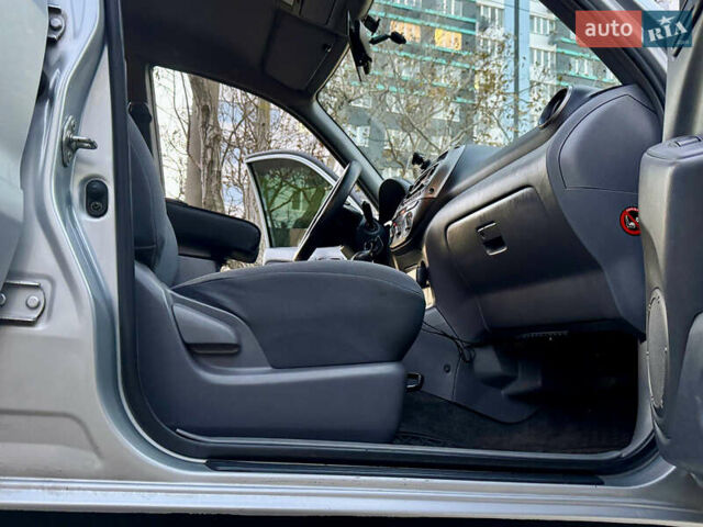 Сірий Тойота РАВ 4, об'ємом двигуна 2 л та пробігом 198 тис. км за 6999 $, фото 15 на Automoto.ua