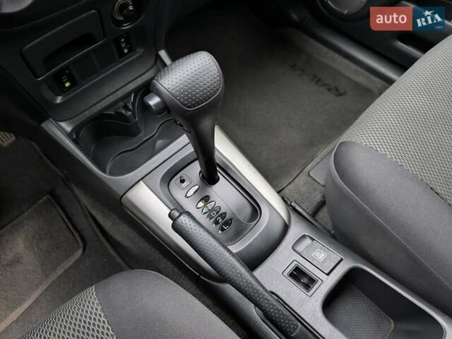 Серый Тойота РАВ 4, объемом двигателя 2 л и пробегом 130 тыс. км за 6800 $, фото 27 на Automoto.ua