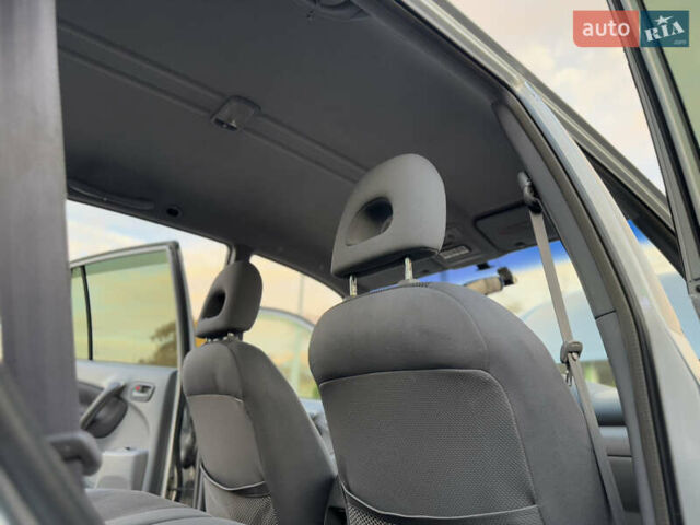 Серый Тойота РАВ 4, объемом двигателя 2 л и пробегом 180 тыс. км за 7000 $, фото 40 на Automoto.ua