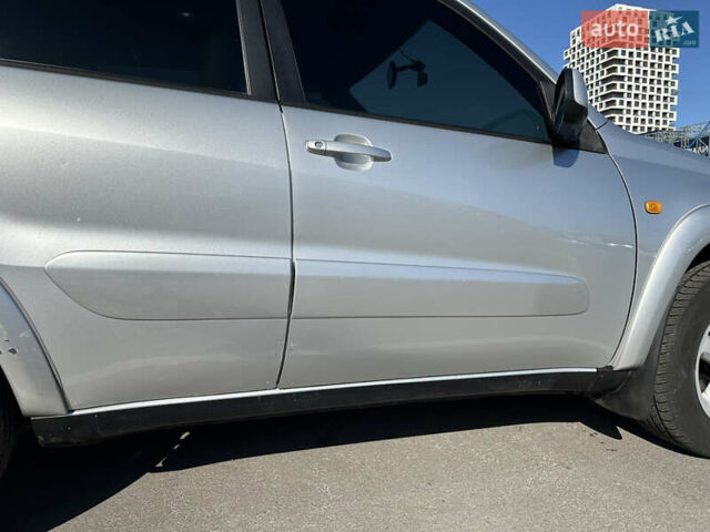 Серый Тойота РАВ 4, объемом двигателя 2 л и пробегом 302 тыс. км за 6800 $, фото 5 на Automoto.ua