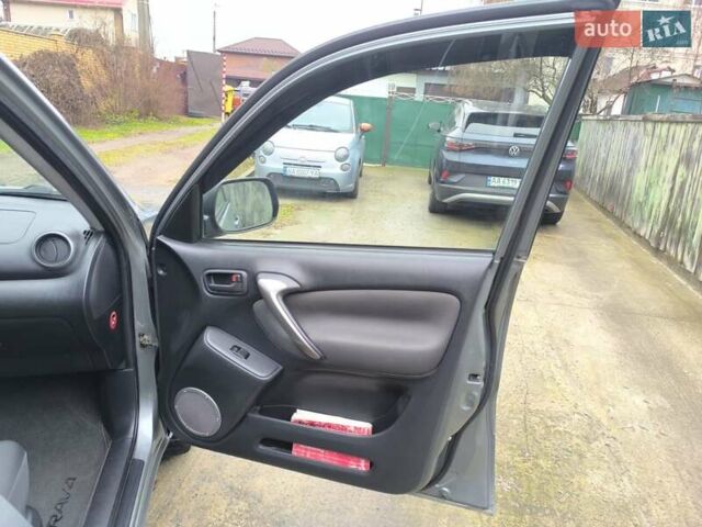 Серый Тойота РАВ 4, объемом двигателя 2 л и пробегом 130 тыс. км за 6800 $, фото 25 на Automoto.ua