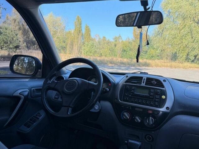 Серый Тойота РАВ 4, объемом двигателя 2 л и пробегом 240 тыс. км за 4600 $, фото 6 на Automoto.ua