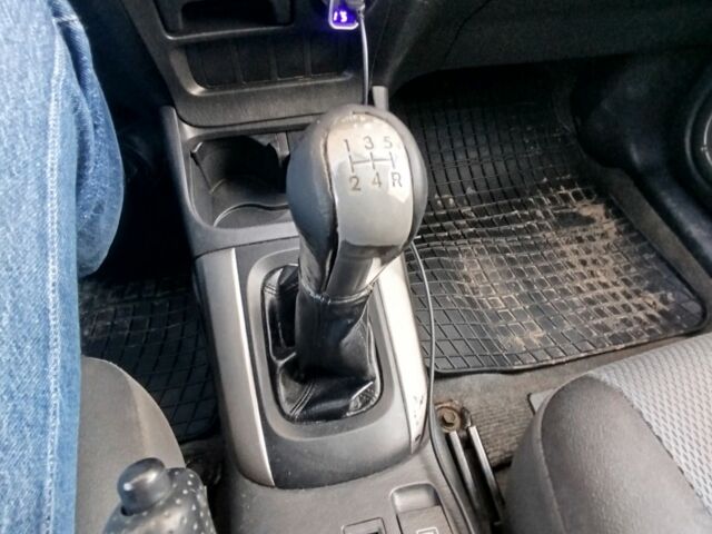 Серый Тойота РАВ 4, объемом двигателя 2 л и пробегом 300 тыс. км за 4100 $, фото 7 на Automoto.ua