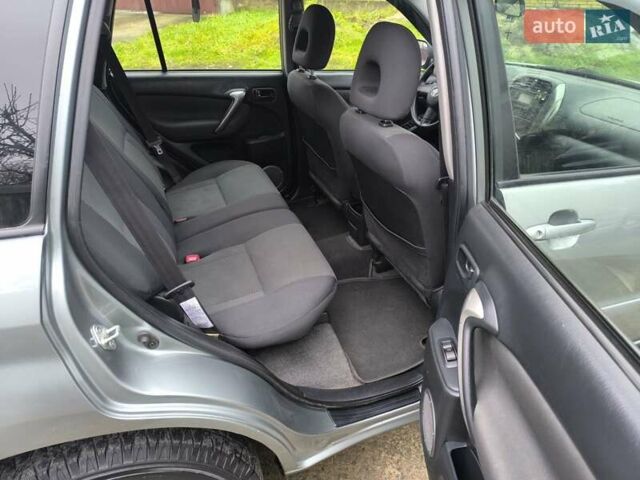 Серый Тойота РАВ 4, объемом двигателя 2 л и пробегом 130 тыс. км за 6800 $, фото 23 на Automoto.ua