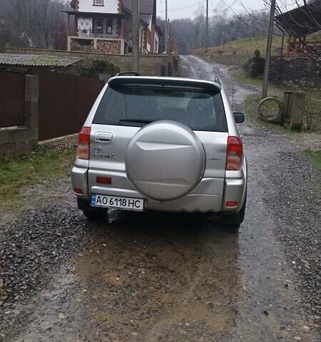 Серый Тойота РАВ 4, объемом двигателя 2 л и пробегом 186 тыс. км за 5800 $, фото 1 на Automoto.ua